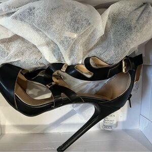 Vittorio D. Firenze black heels